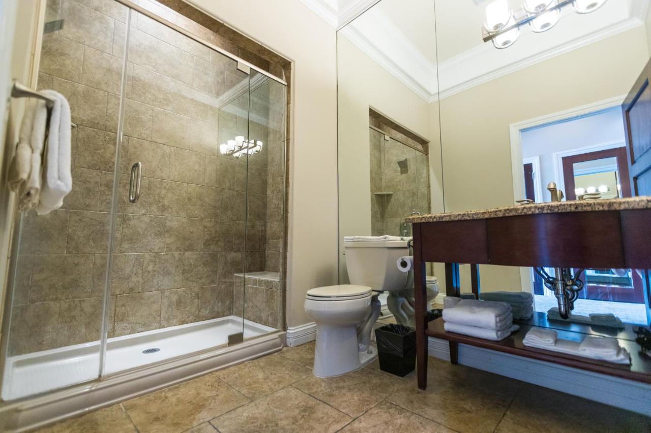 Standard Double Suite